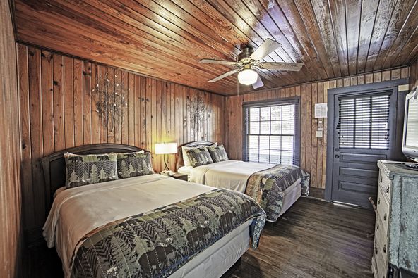 Riverside Lodge at Chimney Rock: 289 Main St, Chimney Rock, NC 28720